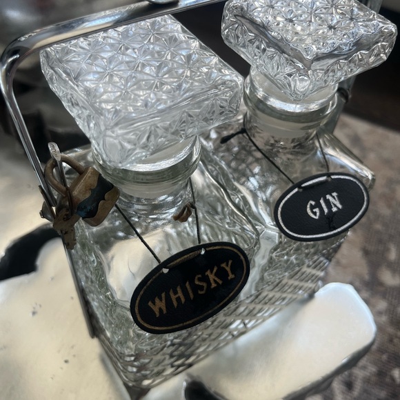 Vintage MCM whiskey, gin bar caddy, set with lock and key your not ordinary - Picture 4 of 14